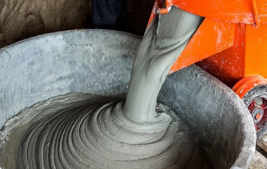 C&oacute; thể th&ecirc;m phụ gia v&agrave;o xi măng để tăng độ cứng, nhưng n&ecirc;n dựa tr&ecirc;n tư vấn kỹ thuật, t&ugrave;y v&agrave;o loại c&ocirc;ng tr&igrave;nh (nh&agrave; d&acirc;n dụng, c&ocirc;ng nghiệp, cầu đường...), điều kiện m&ocirc;i trường v&agrave; y&ecirc;u cầu thiết kế