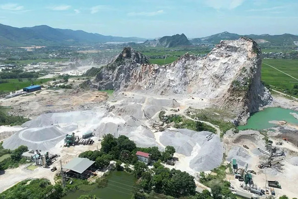 Năng lực cấp ph&eacute;p của 5 mỏ đ&aacute; x&acirc;y dựng Lạng Sơn đạt 745.000 m&sup3;/năm, cung ứng vật liệu cho cao tốc Hữu Nghị &ndash; Chi Lăng v&agrave; Đồng Đăng &ndash; Tr&agrave; Lĩnh