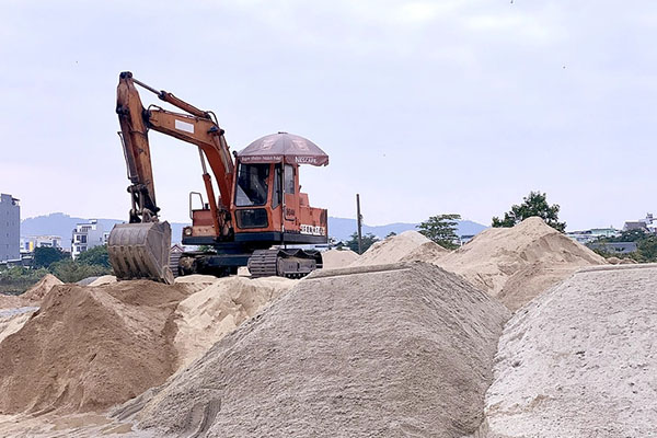 Gi&aacute; c&aacute;t x&acirc;y dựng tại miền Trung tăng cao do khan hiếm nguồn cung