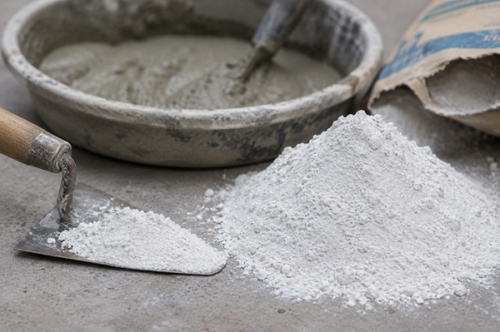 Vì sao giá xi măng trắng thường cao hơn xi măng xây dựng thông thường?