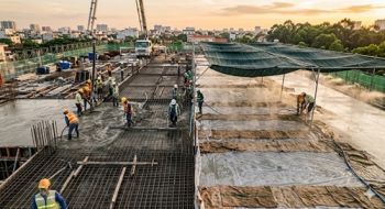 Bí quyết thi công và bảo dưỡng bê tông dầm sàn chống nứt hiệu quả trong thời tiết nắng nóng